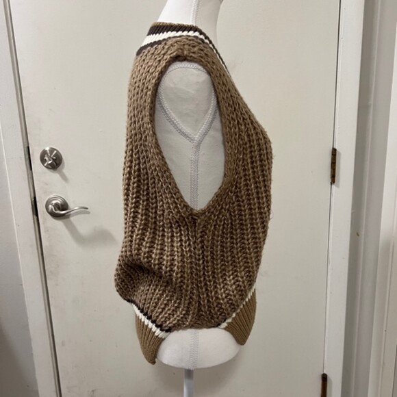 West of Melrose Brown Chunky Knit V-Neck Sweater Vest Side Slit Ribbed Hem Sz SM - Picture 7 of 12